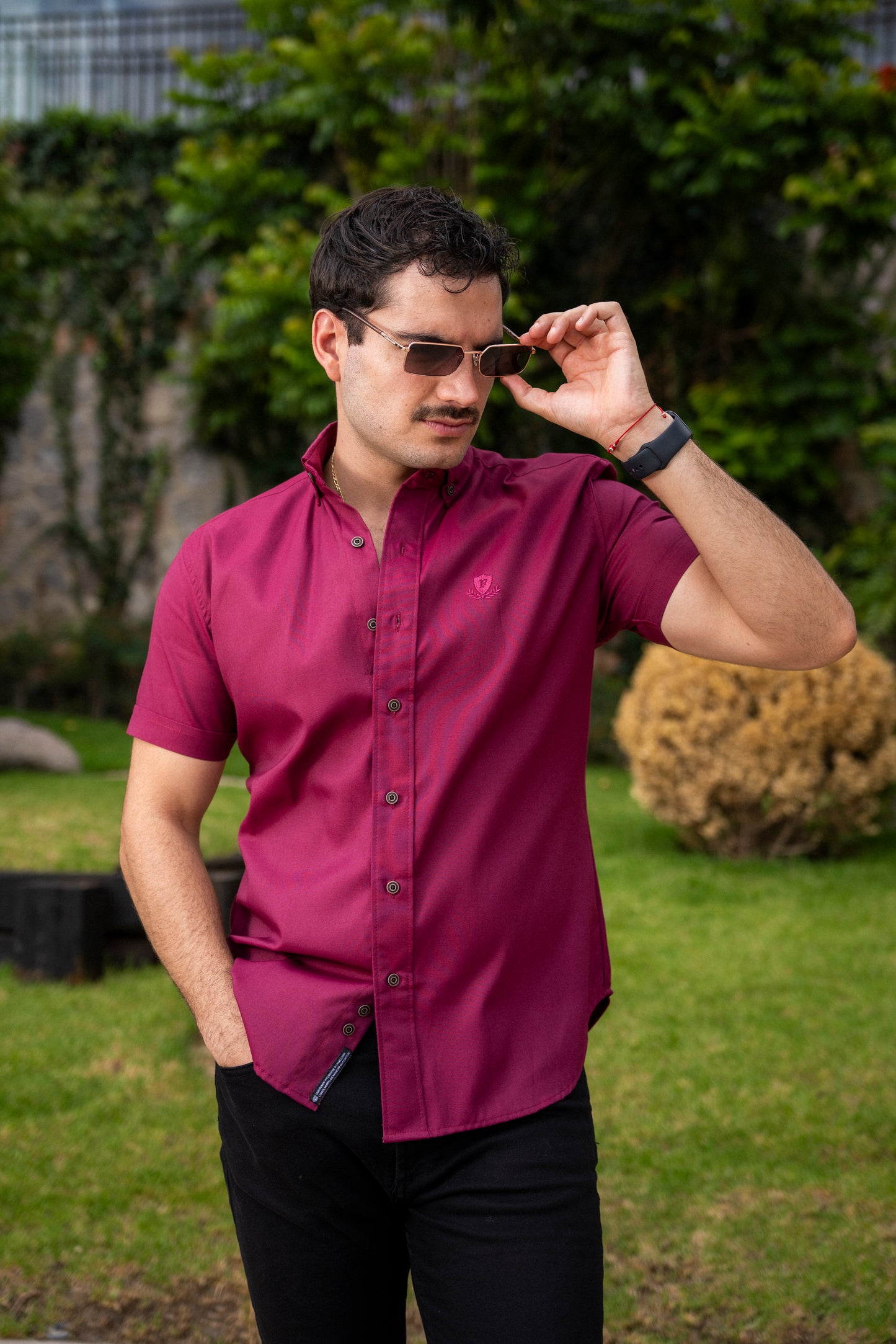 Camisa Fortrop lisa vino manga corta