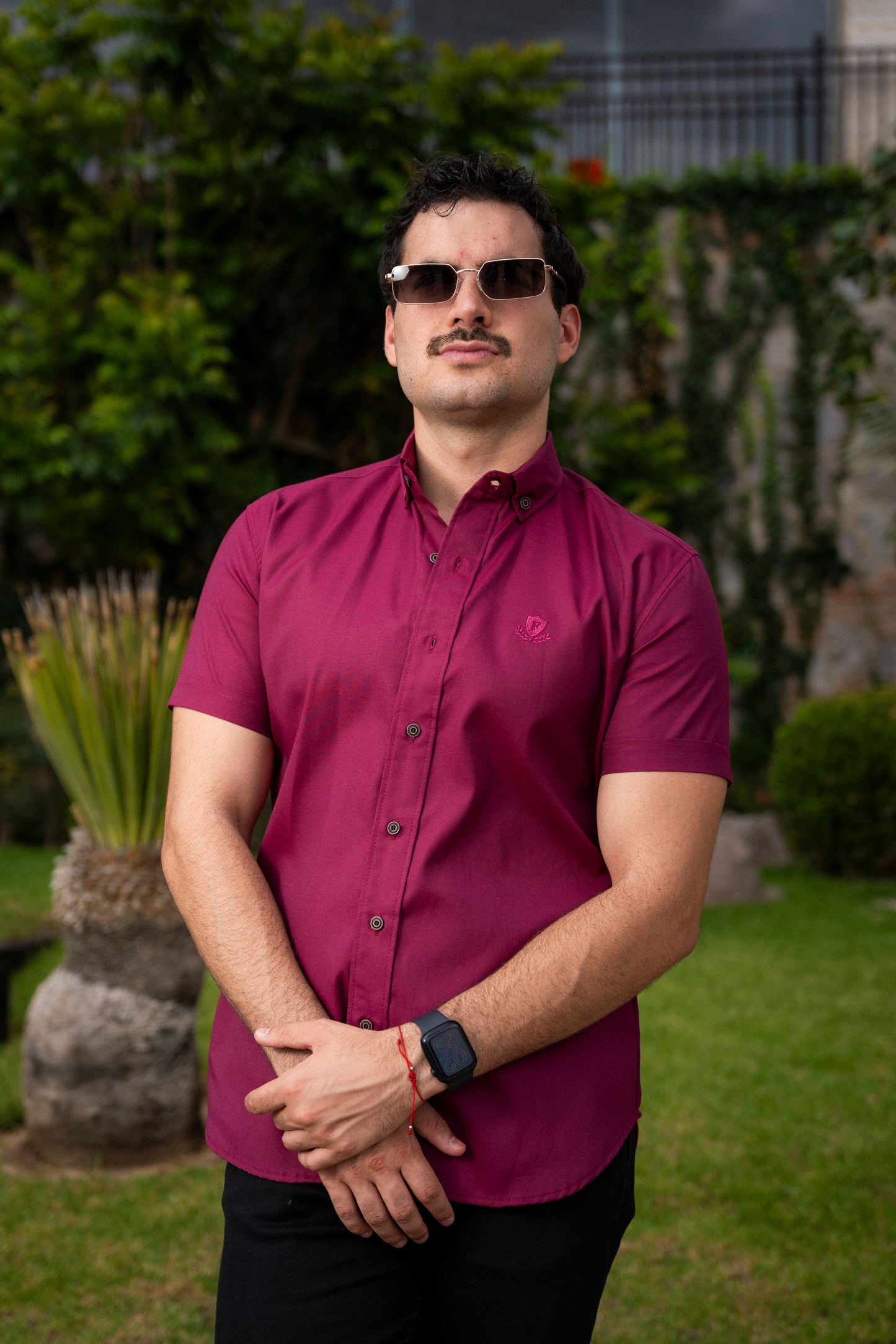 Camisa Fortrop lisa vino manga corta