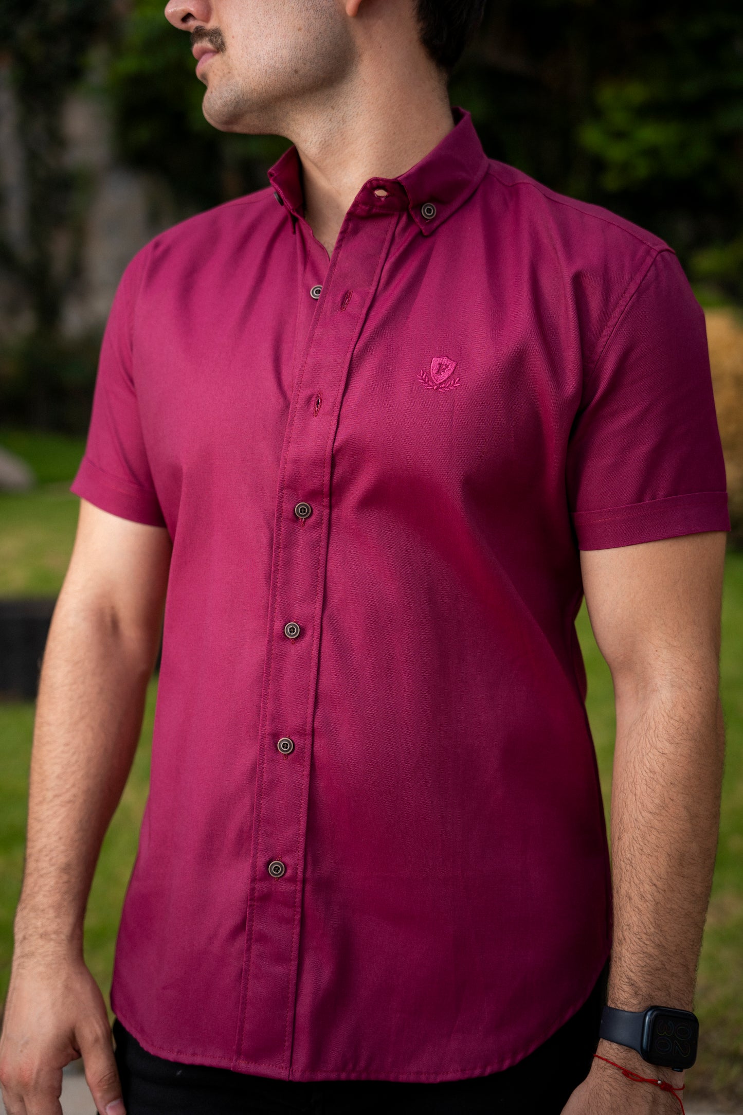 Camisa Fortrop lisa vino manga corta
